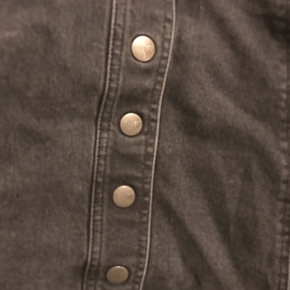 Maxwell: size 6 plain black button up jeanskirt - Picture 2 of 3